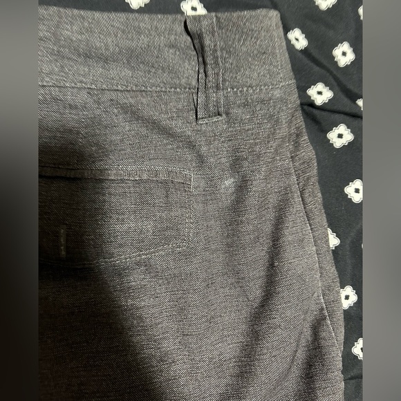 Used Men’s CSG (Champs Sports Gear) dark charcoal grey/ black shorts - size 38 - Picture 6 of 16